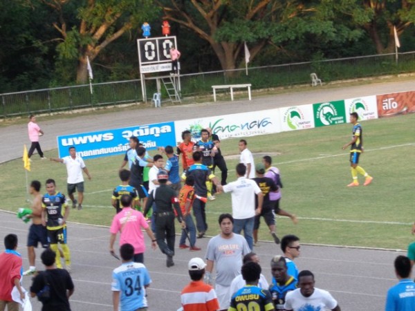 Bottom centre you can see Owusu being led to safety by Lampty and a friend.