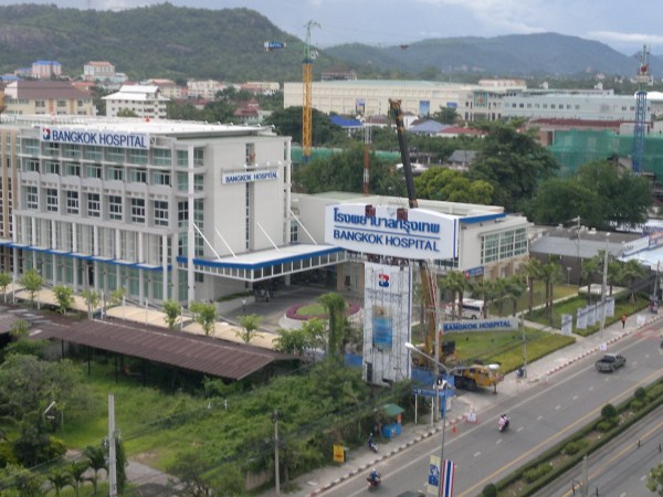 Bangkok hospital (600 x 450).jpg