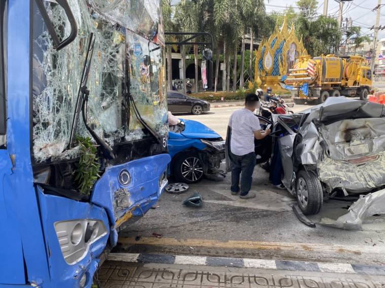One of the cars involved in a nine-vehicle crash on Chaeng Watthana Road in Nonthaburi was folded in half after being struck from behind on Friday. (Photos: Jor Sor 100 traffic radio).
