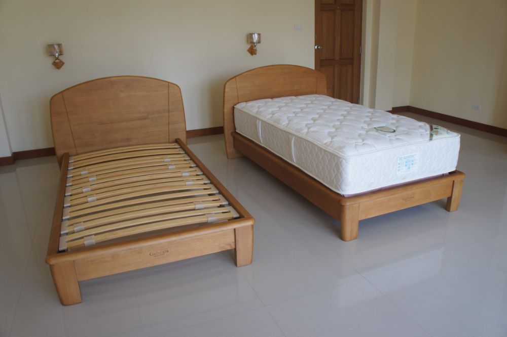 Single Beds.JPG