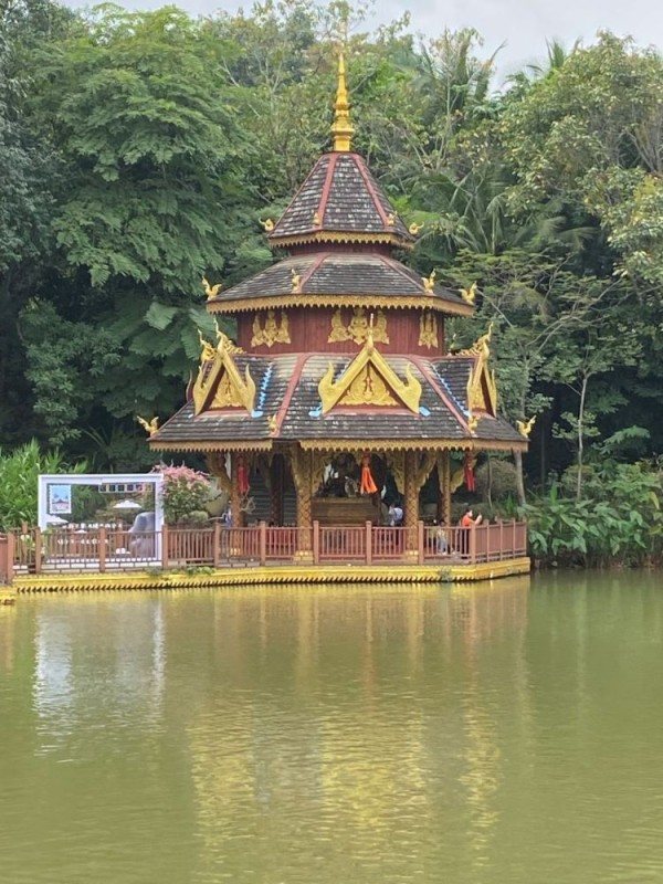 pavilion 1.jpg