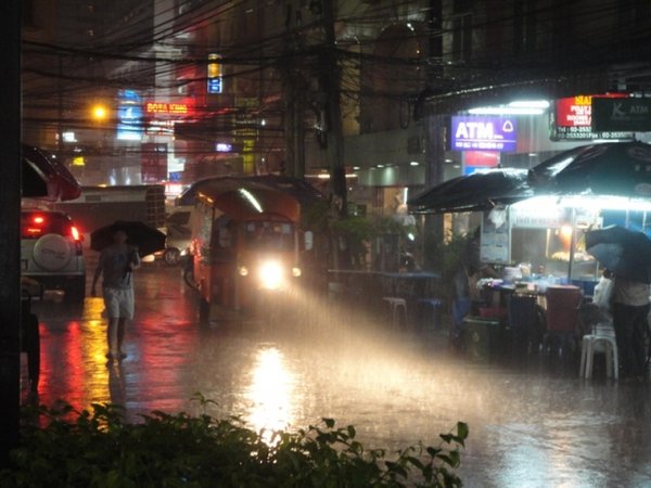 A rainy eveing in BKK Soi 8, Sukhumvit area (11.06.13)